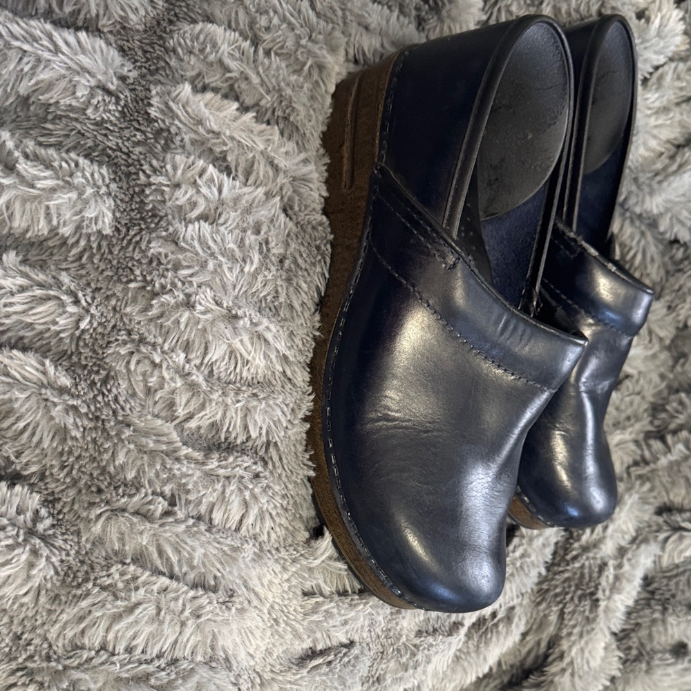 Dansko Navy (Size 40) Leather Clogs - Picture 7 of 10